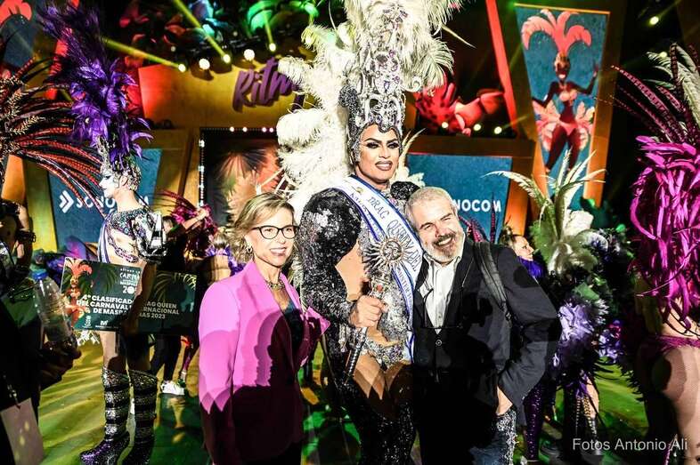 El teldense Neftalí Betancor, Drag AÌcrux, con la fantasiÌa Â¡Todo por la corona!, nueva Reinona del Carnaval de Maspalomas/Antonio Alí.